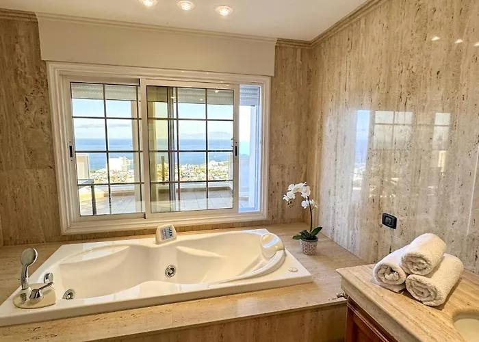 Boutique Leicht & Friends Kro Costa Adeje (Tenerife)